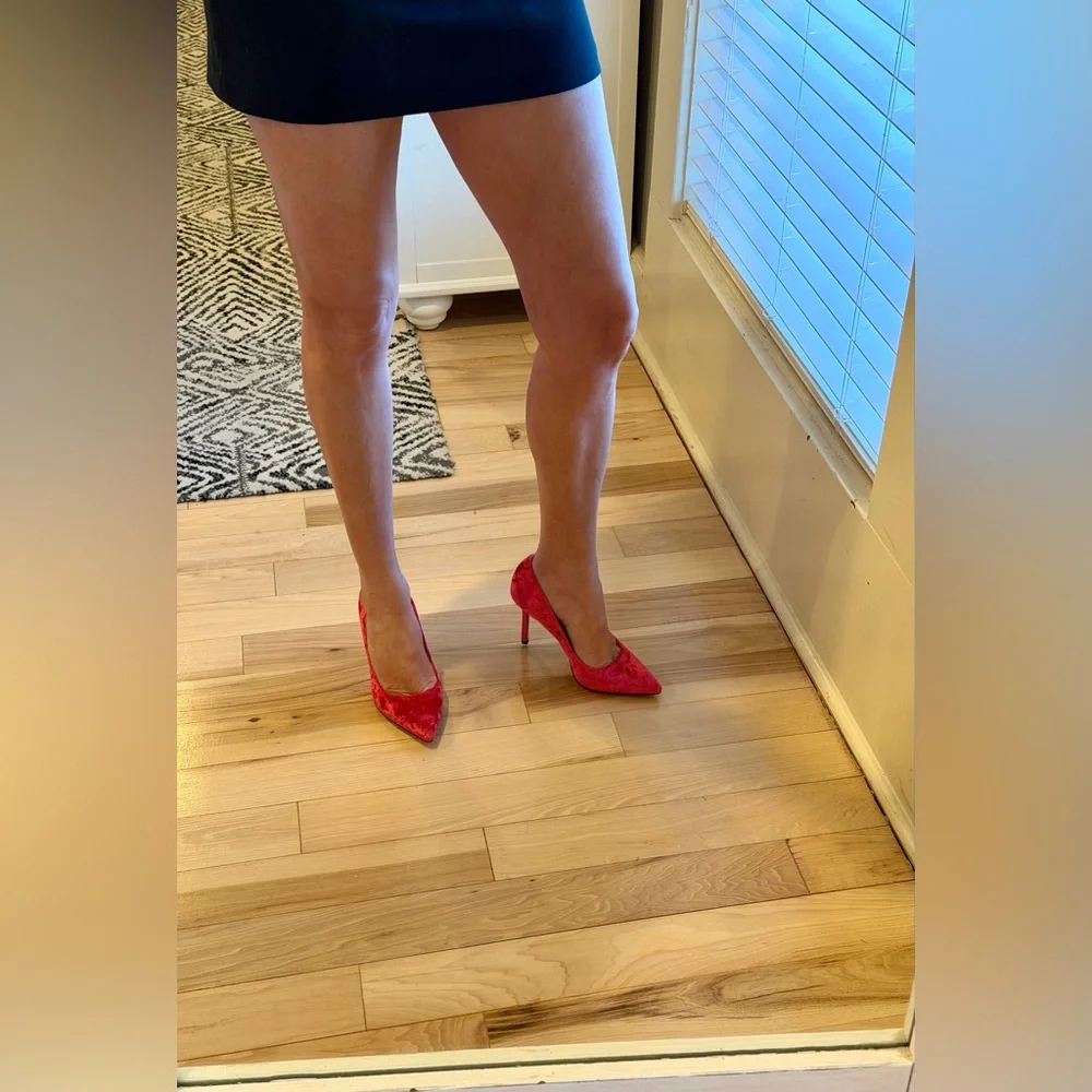 Katy Perry Sissy Velvet Pump! Vibrant pink! Size 6 - Picture 2 of 6